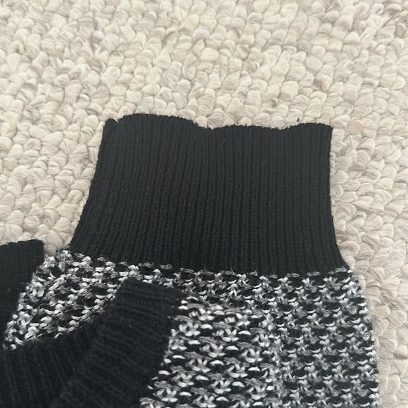 Nordstrom Men’s Crewneck Sweater - Picture 9 of 9